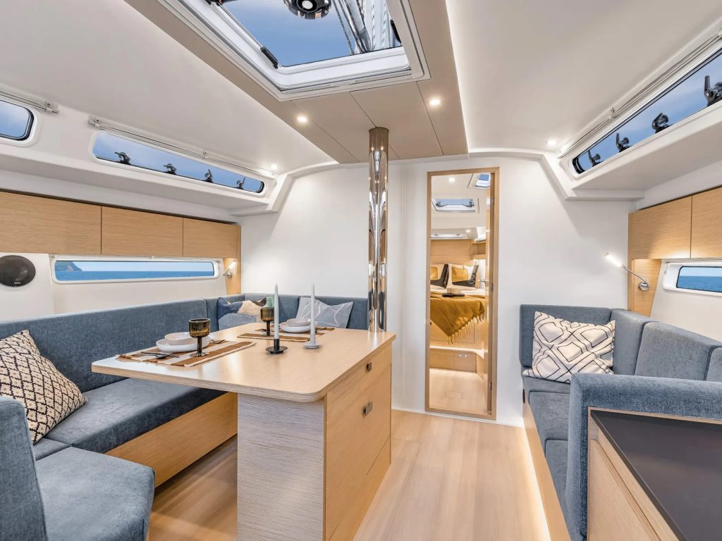 Najem jadrnice Hanse 410 interior
