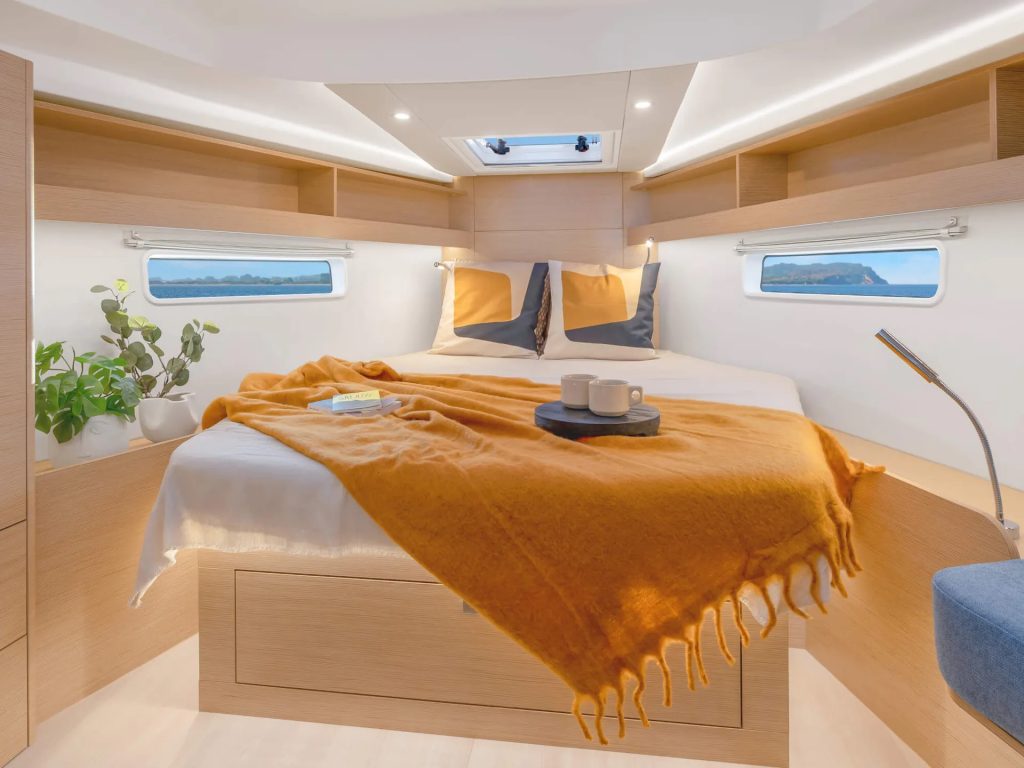 Najem jadrnice Hanse 410 interior