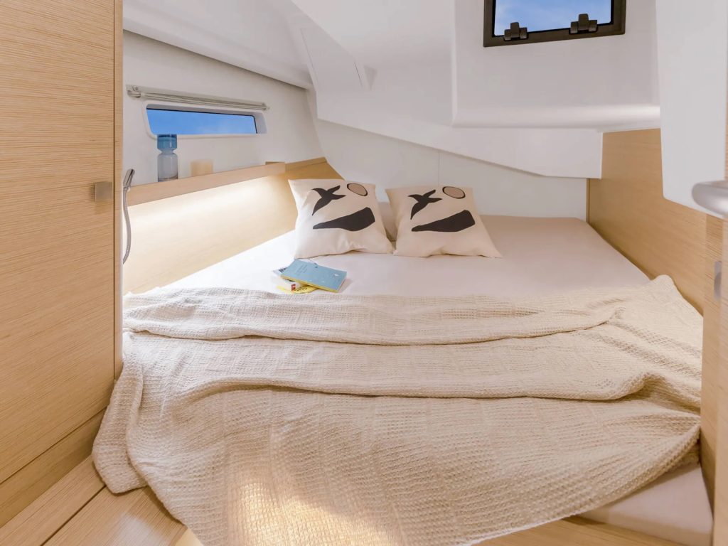 Najem jadrnice Hanse 410 interior